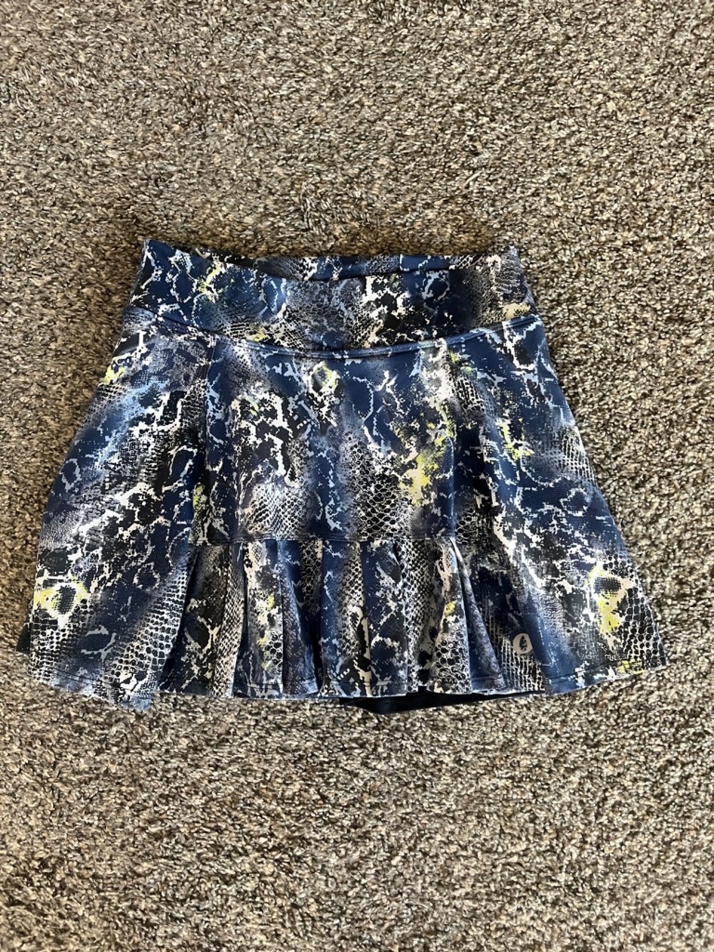 Dona Jo blue snake design skort size 2